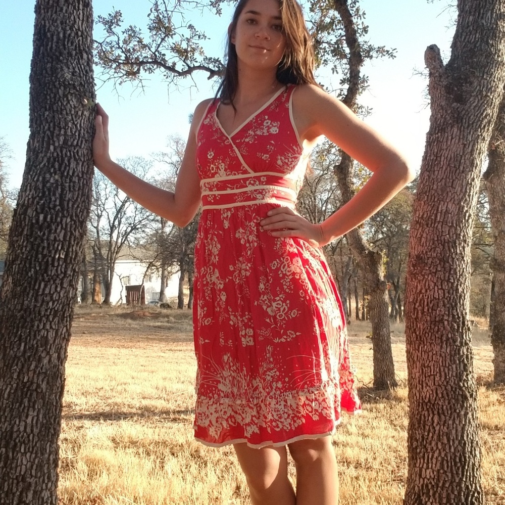 Red sleeveless dress